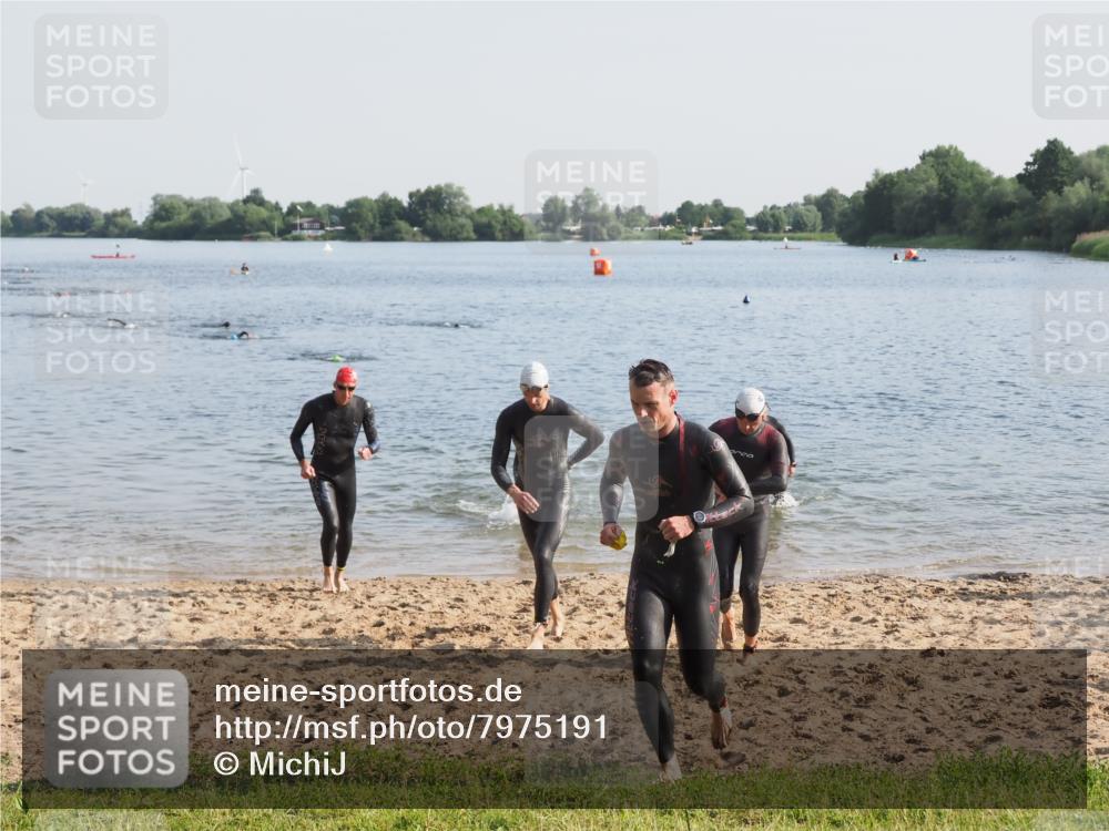 21.06.2025 - 27. Vierlanden-Triathlon MichiJ http://msf.ph/oto/7975191 15.06.2026 08:41:09 Schwimmen 22, 99, 109, 129, 138, 147, 176 meine-sportfotos.de