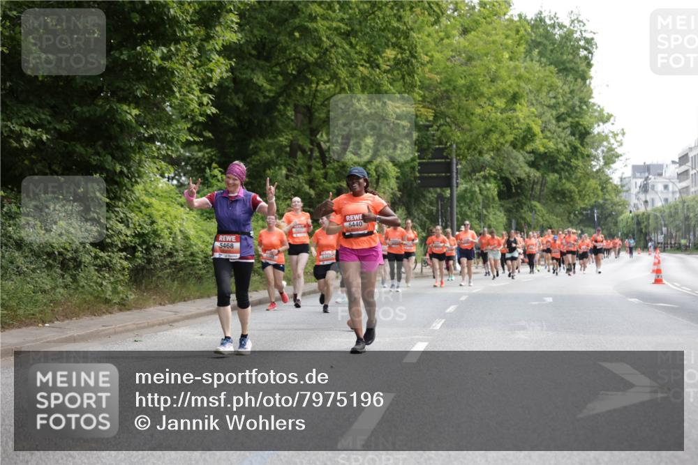 15.06.2025 - REWE Women's Run Jannik Wohlers http://msf.ph/oto/7975196 15.06.2025 10:10:01 Laufen 5468, 5957, 5440, 5387 meine-sportfotos.de