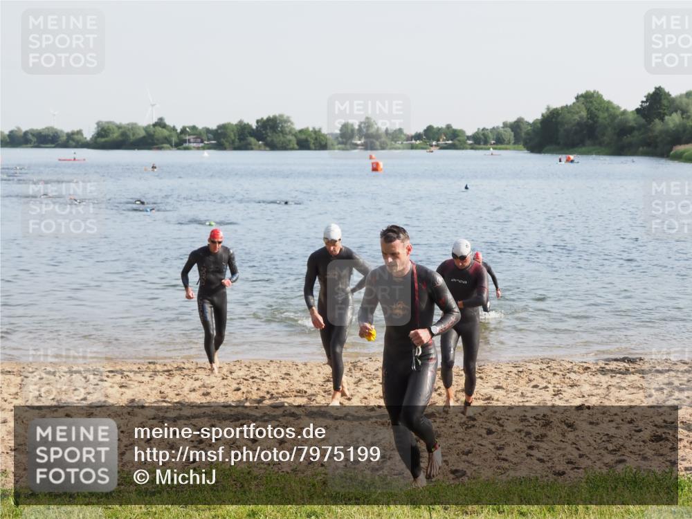 21.06.2025 - 27. Vierlanden-Triathlon MichiJ http://msf.ph/oto/7975199 15.06.2026 08:41:09 Schwimmen 22, 99, 109, 129, 138, 147, 176 meine-sportfotos.de