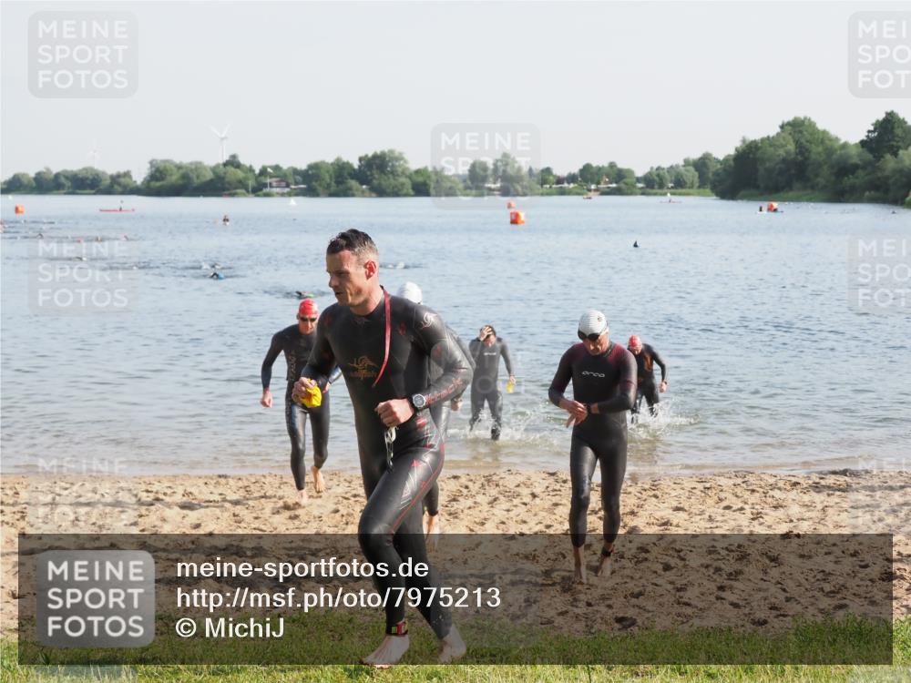 21.06.2025 - 27. Vierlanden-Triathlon MichiJ http://msf.ph/oto/7975213 15.06.2026 08:41:10 Schwimmen 22, 99, 109, 111, 129, 138, 147, 176 meine-sportfotos.de