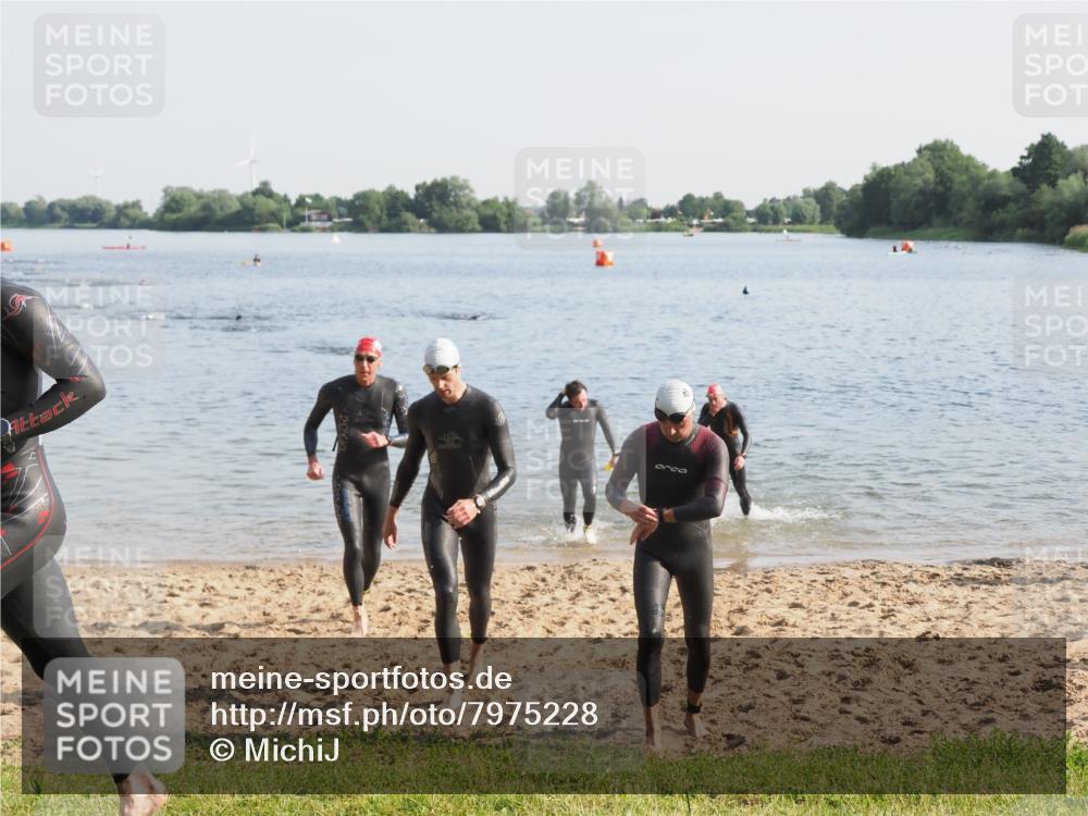 21.06.2025 - 27. Vierlanden-Triathlon MichiJ http://msf.ph/oto/7975228 15.06.2026 08:41:11 Schwimmen 22, 99, 109, 111, 129, 138, 147, 176 meine-sportfotos.de