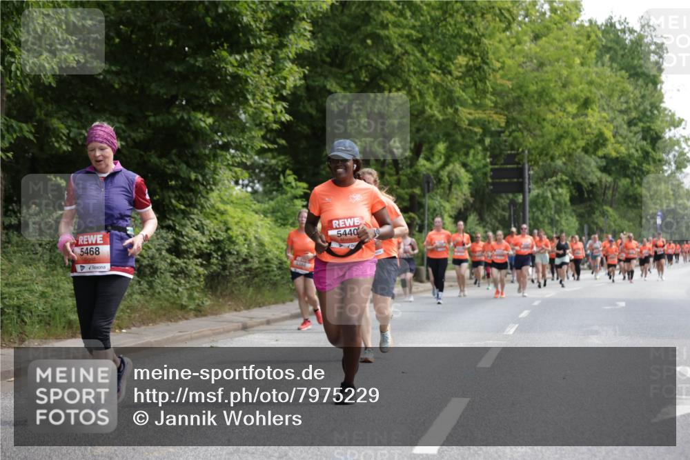 15.06.2025 - REWE Women's Run Jannik Wohlers http://msf.ph/oto/7975229 15.06.2025 10:10:03 Laufen 5468, 4388, 5440 meine-sportfotos.de