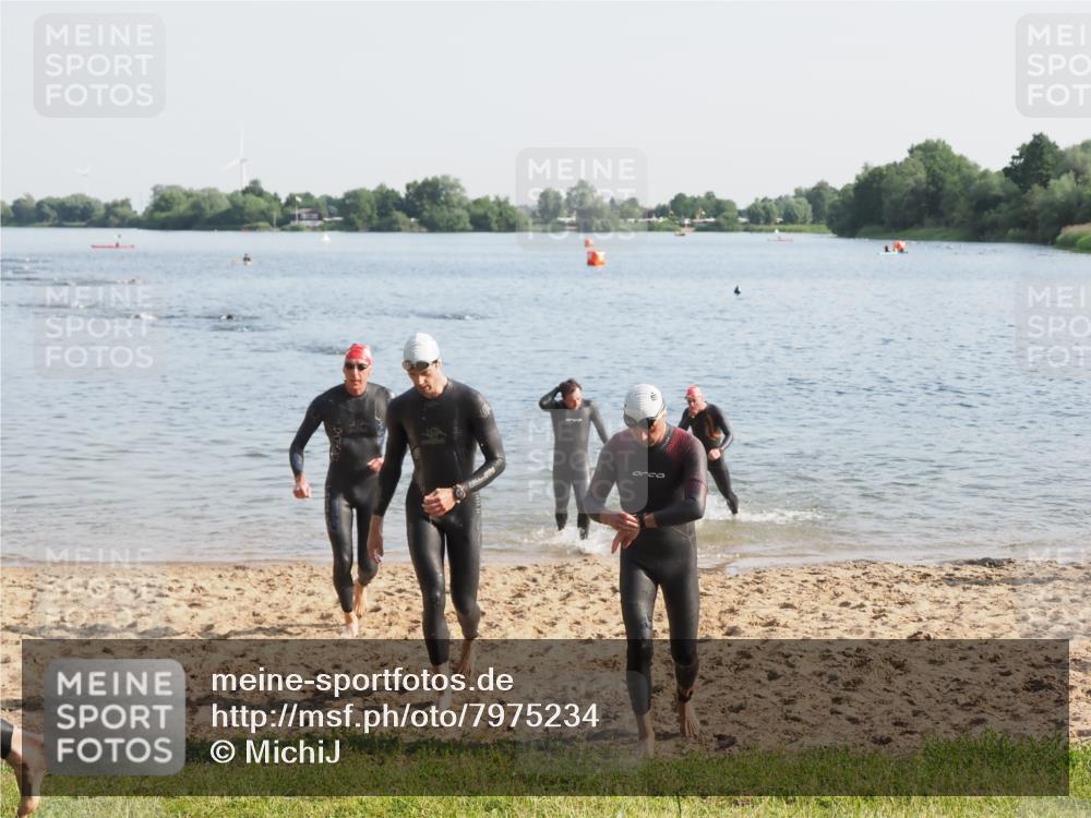 21.06.2025 - 27. Vierlanden-Triathlon MichiJ http://msf.ph/oto/7975234 15.06.2026 08:41:11 Schwimmen 22, 99, 109, 111, 129, 138, 147, 176 meine-sportfotos.de