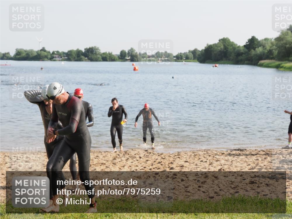 21.06.2025 - 27. Vierlanden-Triathlon MichiJ http://msf.ph/oto/7975259 15.06.2026 08:41:12 Schwimmen 22, 99, 109, 111, 129, 138, 147, 176 meine-sportfotos.de