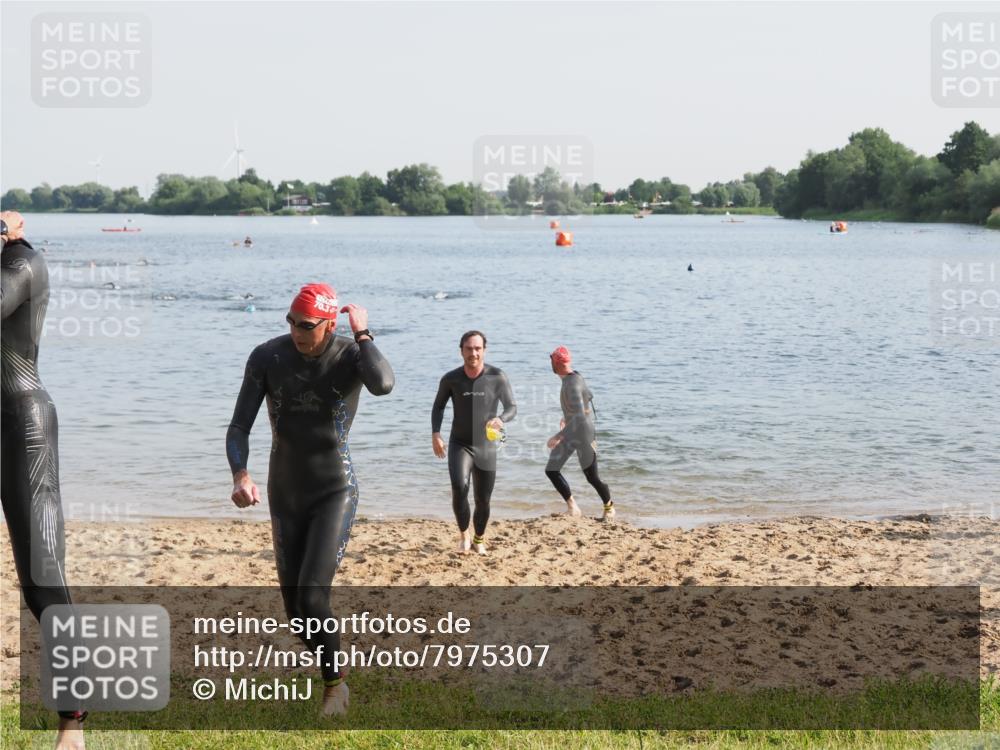 21.06.2025 - 27. Vierlanden-Triathlon MichiJ http://msf.ph/oto/7975307 15.06.2026 08:41:14 Schwimmen 22, 109, 111, 129, 138, 147, 176 meine-sportfotos.de