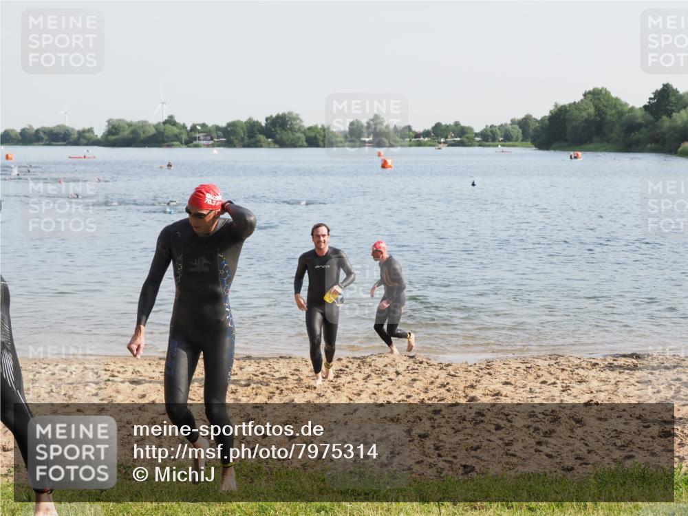 21.06.2025 - 27. Vierlanden-Triathlon MichiJ http://msf.ph/oto/7975314 15.06.2026 08:41:14 Schwimmen 22, 109, 111, 129, 138, 147, 176 meine-sportfotos.de