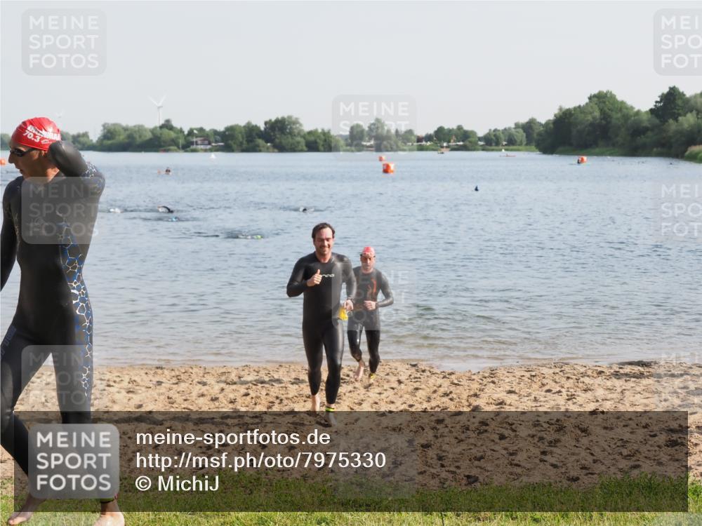 21.06.2025 - 27. Vierlanden-Triathlon MichiJ http://msf.ph/oto/7975330 15.06.2026 08:41:15 Schwimmen 22, 109, 111, 129, 138, 147, 176 meine-sportfotos.de