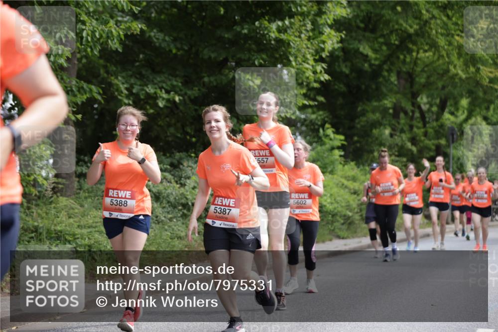 15.06.2025 - REWE Women's Run Jannik Wohlers http://msf.ph/oto/7975331 15.06.2025 10:10:08 Laufen 557, 5388, 5387, 5602 meine-sportfotos.de
