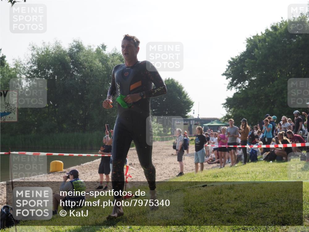15.06.2025 - 27. Vierlanden-Triathlon KatJ http://msf.ph/oto/7975340 15.06.2025 08:30:27 Schwimmen 17, 37 meine-sportfotos.de