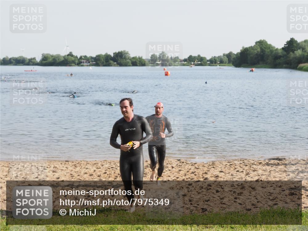 21.06.2025 - 27. Vierlanden-Triathlon MichiJ http://msf.ph/oto/7975349 15.06.2026 08:41:16 Schwimmen 22, 109, 111, 138, 147, 176 meine-sportfotos.de
