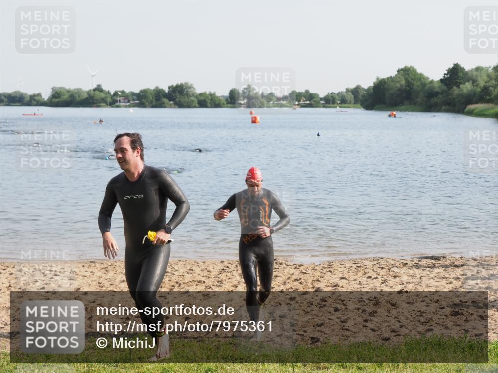 21.06.2025 - 27. Vierlanden-Triathlon MichiJ http://msf.ph/oto/7975361 15.06.2026 08:41:17 Schwimmen 22, 109, 111, 138, 176 meine-sportfotos.de