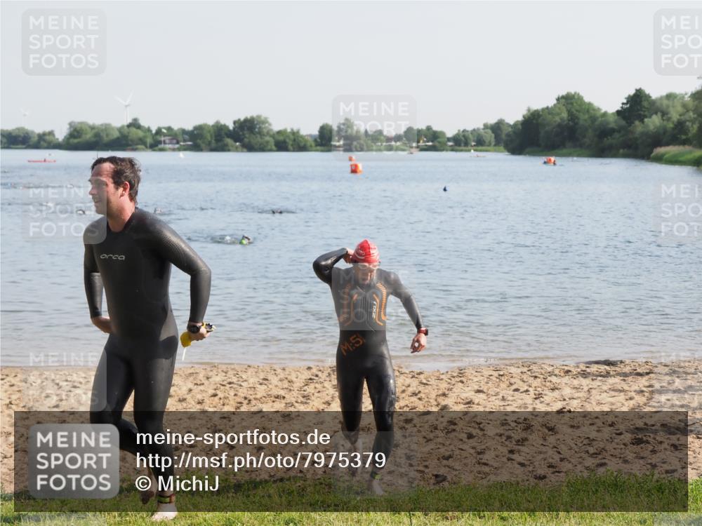 21.06.2025 - 27. Vierlanden-Triathlon MichiJ http://msf.ph/oto/7975379 15.06.2026 08:41:18 Schwimmen 22, 109, 111, 138, 176 meine-sportfotos.de