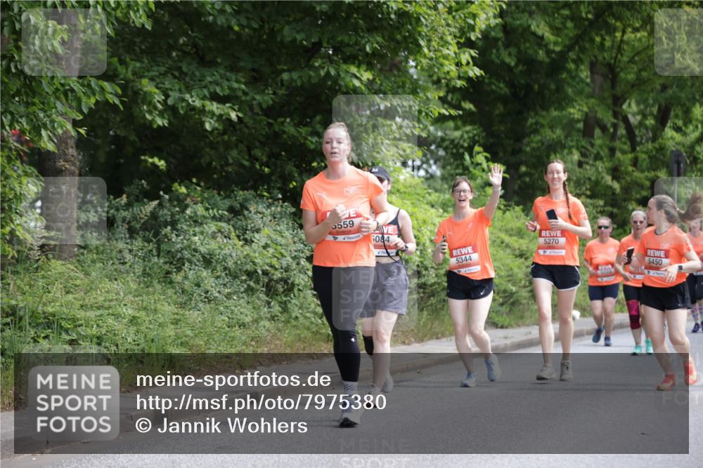 15.06.2025 - REWE Women's Run Jannik Wohlers http://msf.ph/oto/7975380 15.06.2025 10:10:12 Laufen 5559, 5084, 5344, 5270, 5450 meine-sportfotos.de