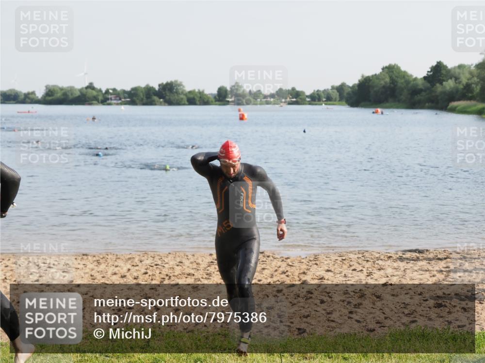 21.06.2025 - 27. Vierlanden-Triathlon MichiJ http://msf.ph/oto/7975386 15.06.2026 08:41:18 Schwimmen 22, 109, 111, 138, 176 meine-sportfotos.de