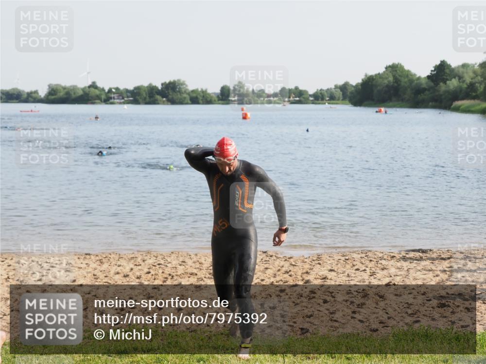 21.06.2025 - 27. Vierlanden-Triathlon MichiJ http://msf.ph/oto/7975392 15.06.2026 08:41:18 Schwimmen 22, 109, 111, 138, 176 meine-sportfotos.de