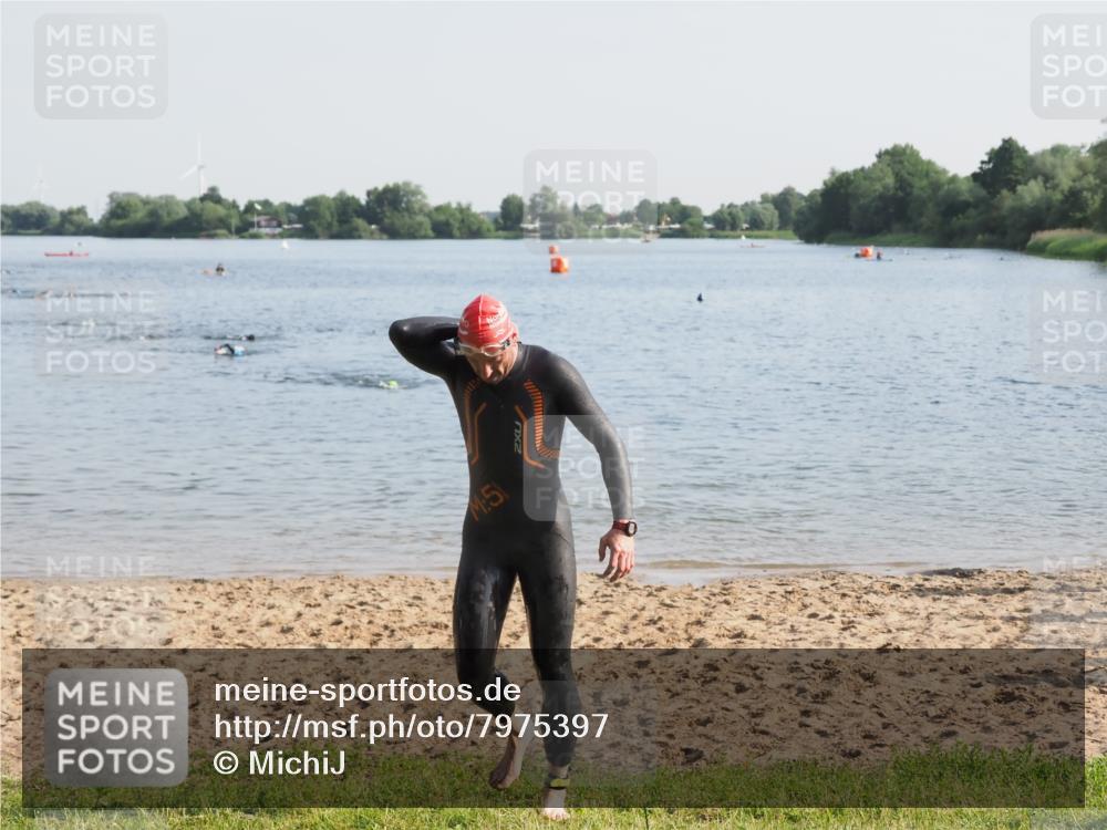 21.06.2025 - 27. Vierlanden-Triathlon MichiJ http://msf.ph/oto/7975397 15.06.2026 08:41:19 Schwimmen 22, 109, 111, 138, 176 meine-sportfotos.de