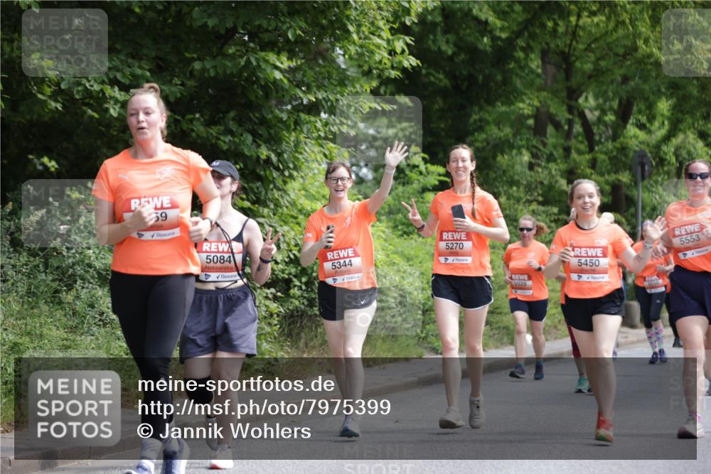 15.06.2025 - REWE Women's Run Jannik Wohlers http://msf.ph/oto/7975399 15.06.2025 10:10:12 Laufen 59, 5084, 5344, 5270, 5029, 5450, 5553 meine-sportfotos.de