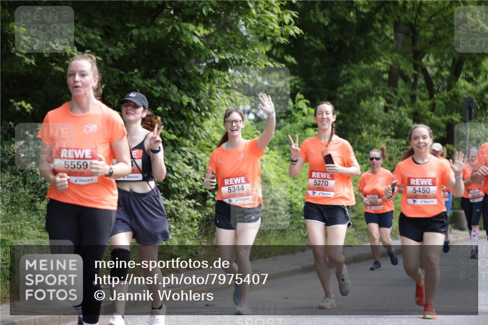15.06.2025 - REWE Women's Run Jannik Wohlers http://msf.ph/oto/7975407 15.06.2025 10:10:13 Laufen 5559, 5344, 5270, 5029, 5450 meine-sportfotos.de