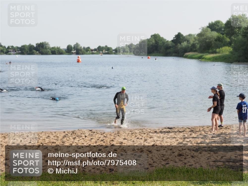 21.06.2025 - 27. Vierlanden-Triathlon MichiJ http://msf.ph/oto/7975408 15.06.2026 08:41:42 Schwimmen 122 meine-sportfotos.de