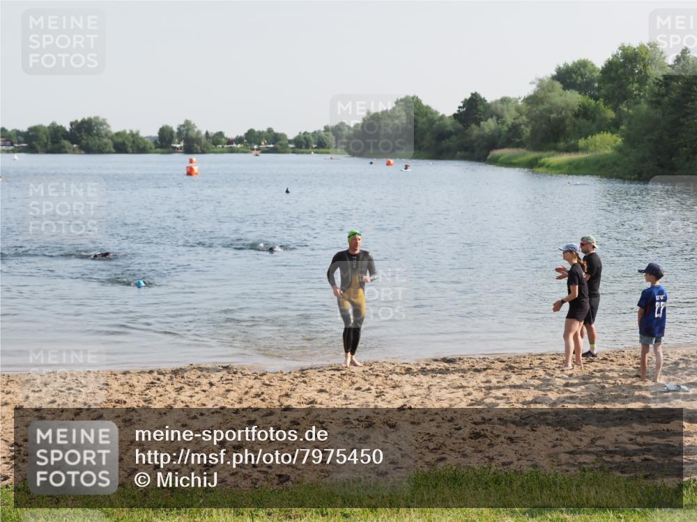 21.06.2025 - 27. Vierlanden-Triathlon MichiJ http://msf.ph/oto/7975450 15.06.2026 08:41:43 Schwimmen 122 meine-sportfotos.de