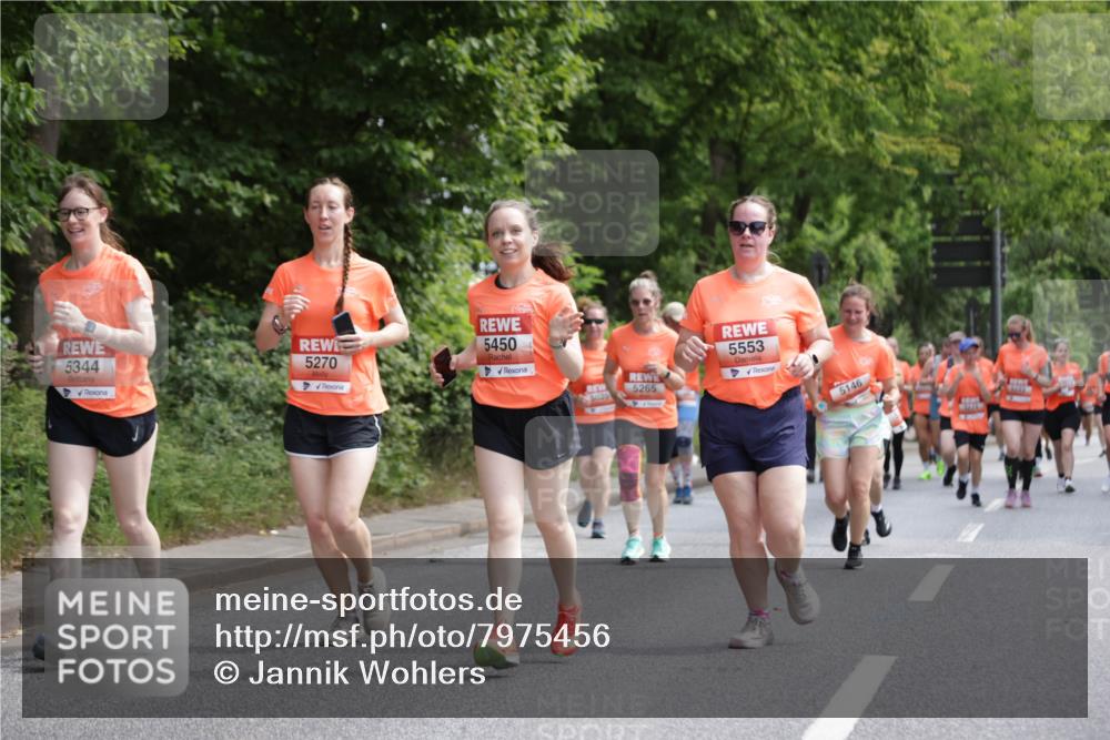 15.06.2025 - REWE Women's Run Jannik Wohlers http://msf.ph/oto/7975456 15.06.2025 10:10:15 Laufen 5344, 5270, 5450, 5265, 5553, 5146 meine-sportfotos.de