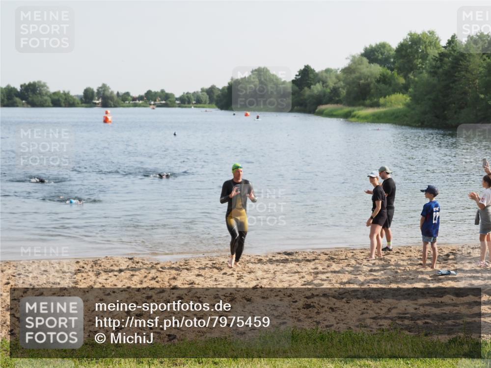 21.06.2025 - 27. Vierlanden-Triathlon MichiJ http://msf.ph/oto/7975459 15.06.2026 08:41:43 Schwimmen 122 meine-sportfotos.de