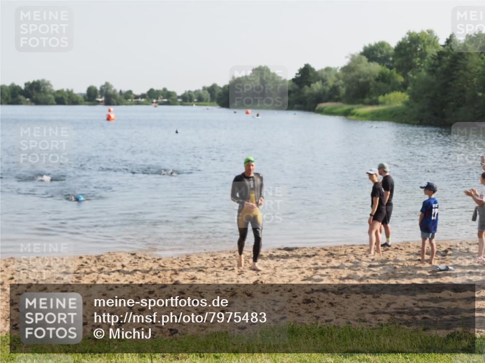 21.06.2025 - 27. Vierlanden-Triathlon MichiJ http://msf.ph/oto/7975483 15.06.2026 08:41:44 Schwimmen 122 meine-sportfotos.de