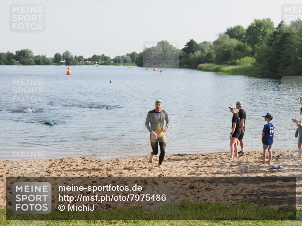 21.06.2025 - 27. Vierlanden-Triathlon MichiJ http://msf.ph/oto/7975486 15.06.2026 08:41:44 Schwimmen 122 meine-sportfotos.de