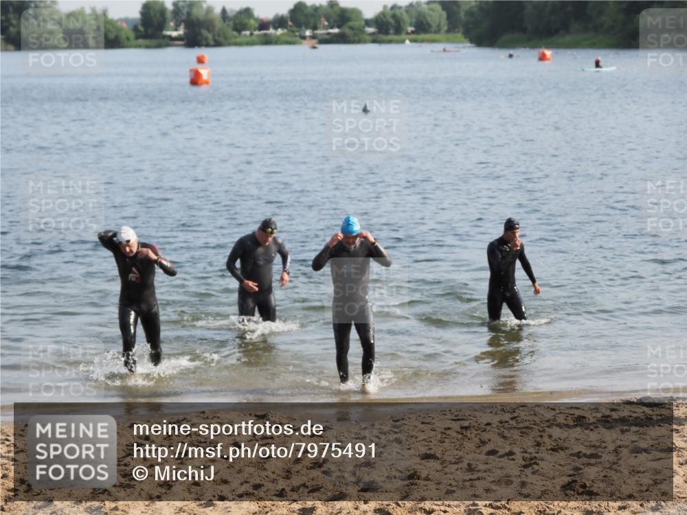 21.06.2025 - 27. Vierlanden-Triathlon MichiJ http://msf.ph/oto/7975491 15.06.2026 08:42:02 Schwimmen 128 meine-sportfotos.de
