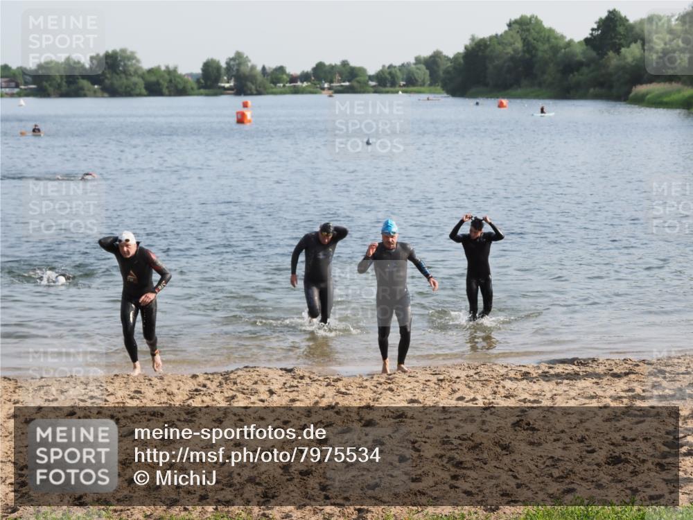 21.06.2025 - 27. Vierlanden-Triathlon MichiJ http://msf.ph/oto/7975534 15.06.2026 08:42:04 Schwimmen 121, 128 meine-sportfotos.de