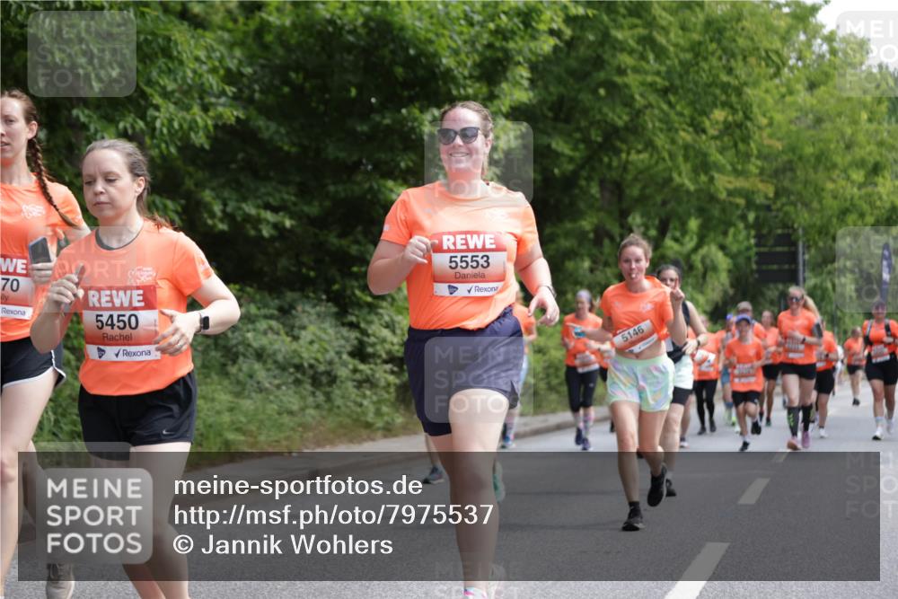 15.06.2025 - REWE Women's Run Jannik Wohlers http://msf.ph/oto/7975537 15.06.2025 10:10:17 Laufen 70, 5450, 5553, 5146 meine-sportfotos.de