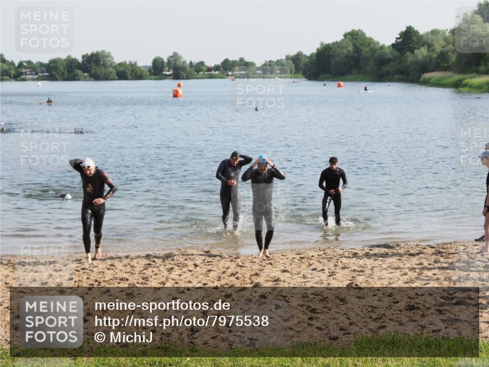 21.06.2025 - 27. Vierlanden-Triathlon MichiJ http://msf.ph/oto/7975538 15.06.2026 08:42:05 Schwimmen 121, 128, 135 meine-sportfotos.de