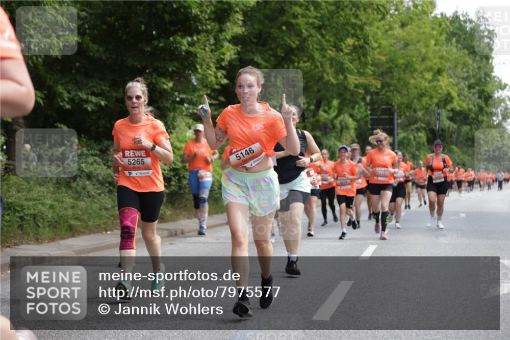15.06.2025 - REWE Women's Run Jannik Wohlers http://msf.ph/oto/7975577 15.06.2025 10:10:18 Laufen 5265, 5146, 3924 meine-sportfotos.de