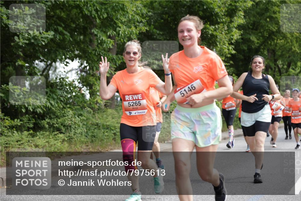 15.06.2025 - REWE Women's Run Jannik Wohlers http://msf.ph/oto/7975613 15.06.2025 10:10:19 Laufen 5265, 5146, 25, 5224 meine-sportfotos.de