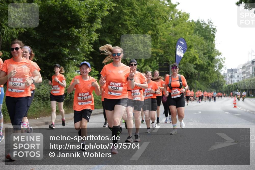 15.06.2025 - REWE Women's Run Jannik Wohlers http://msf.ph/oto/7975704 15.06.2025 10:10:22 Laufen 5284, 5636, 5224, 5223, 5668, 028, 5690 meine-sportfotos.de