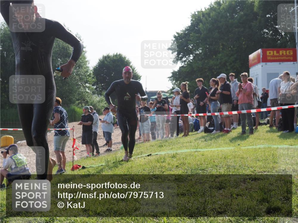 15.06.2025 - 27. Vierlanden-Triathlon KatJ http://msf.ph/oto/7975713 15.06.2025 08:32:25 Schwimmen 50, 188 meine-sportfotos.de