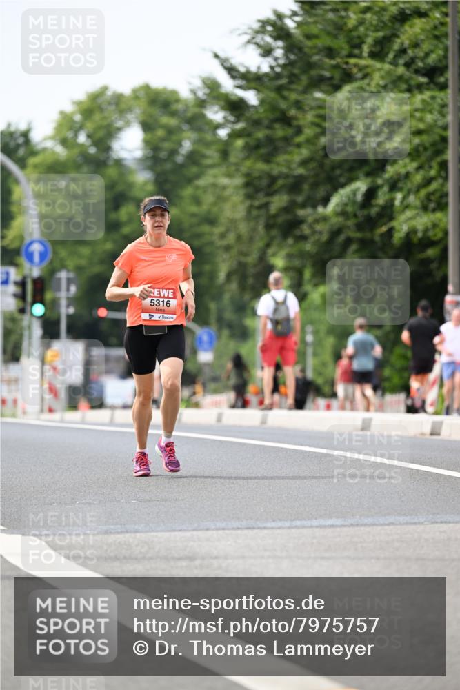 15.06.2025 - REWE Women's Run Dr. Thomas Lammeyer http://msf.ph/oto/7975757 15.06.2025 10:41:00 Laufen 5316 meine-sportfotos.de