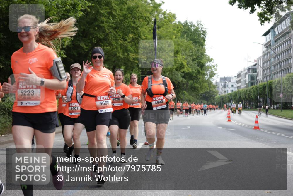 15.06.2025 - REWE Women's Run Jannik Wohlers http://msf.ph/oto/7975785 15.06.2025 10:10:23 Laufen 5223, 5401, 5668, 5028, 60, 5690 meine-sportfotos.de