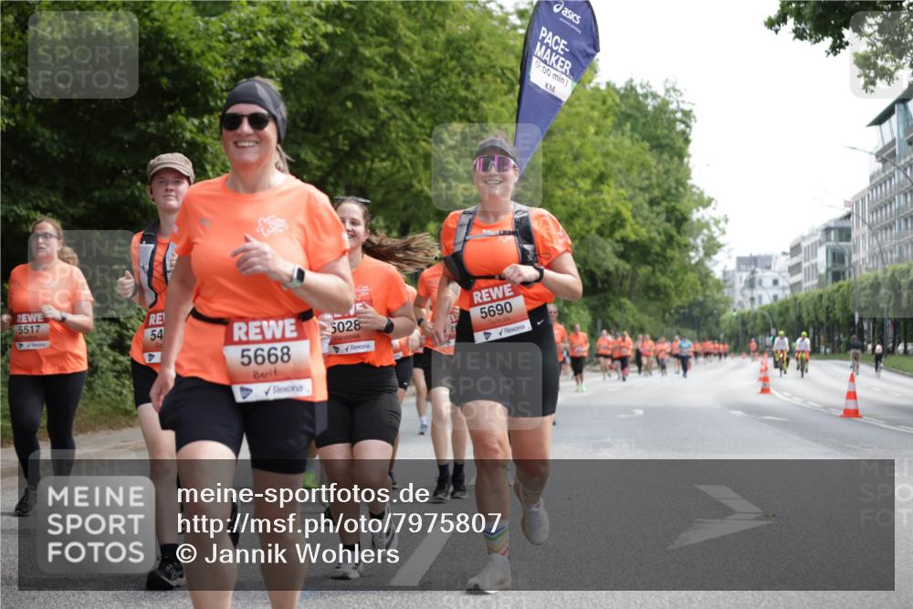 15.06.2025 - REWE Women's Run Jannik Wohlers http://msf.ph/oto/7975807 15.06.2025 10:10:24 Laufen 5517, 54, 17, 5028, 5668, 07, 00, 5690 meine-sportfotos.de