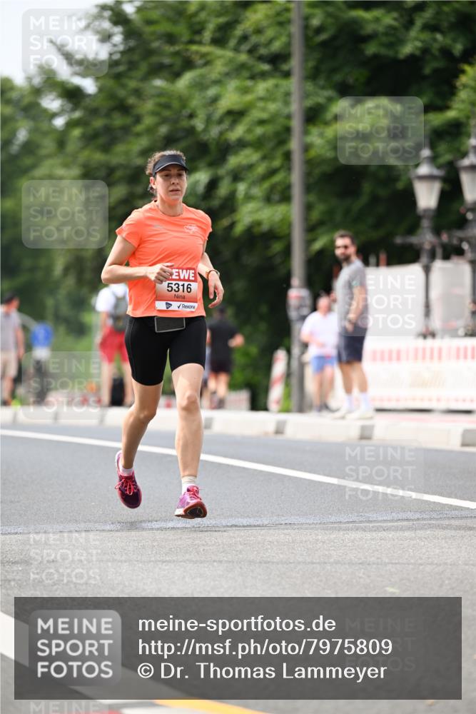 15.06.2025 - REWE Women's Run Dr. Thomas Lammeyer http://msf.ph/oto/7975809 15.06.2025 10:41:02 Laufen 5316 meine-sportfotos.de