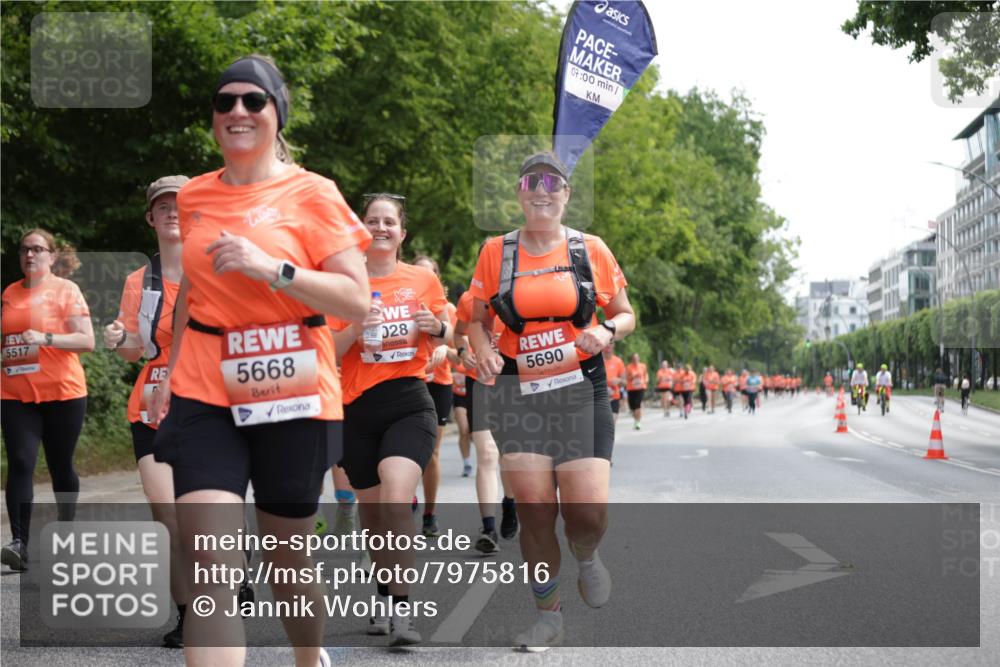 15.06.2025 - REWE Women's Run Jannik Wohlers http://msf.ph/oto/7975816 15.06.2025 10:10:24 Laufen 5517, 07, 00, 5668, 28, 5690 meine-sportfotos.de