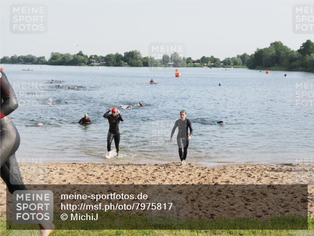 21.06.2025 - 27. Vierlanden-Triathlon MichiJ http://msf.ph/oto/7975817 15.06.2026 08:42:56 Schwimmen 18, 137, 154 meine-sportfotos.de