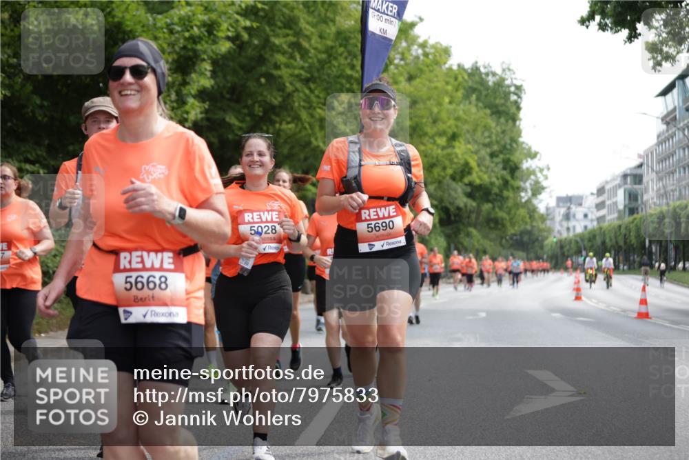 15.06.2025 - REWE Women's Run Jannik Wohlers http://msf.ph/oto/7975833 15.06.2025 10:10:24 Laufen 07, 00, 5668, 5028, 5690 meine-sportfotos.de