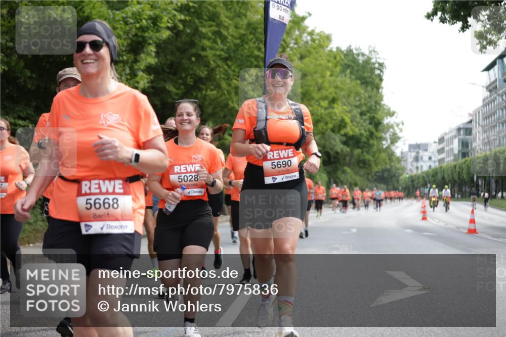 15.06.2025 - REWE Women's Run Jannik Wohlers http://msf.ph/oto/7975836 15.06.2025 10:10:25 Laufen 7, 5668, 07, 00, 5028, 5690 meine-sportfotos.de