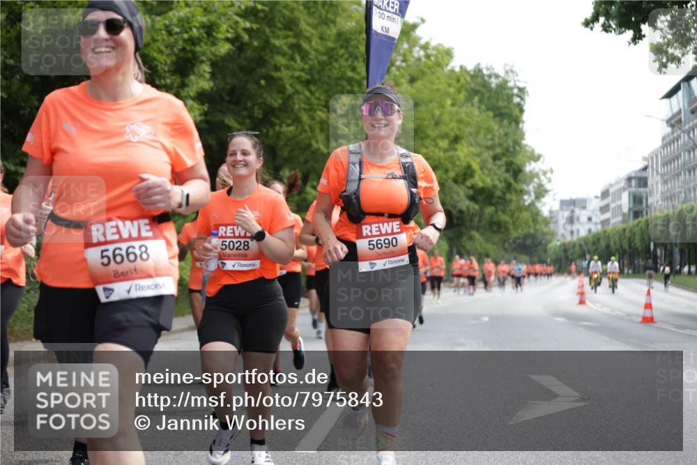 15.06.2025 - REWE Women's Run Jannik Wohlers http://msf.ph/oto/7975843 15.06.2025 10:10:25 Laufen 5668, 00, 5028, 5690 meine-sportfotos.de
