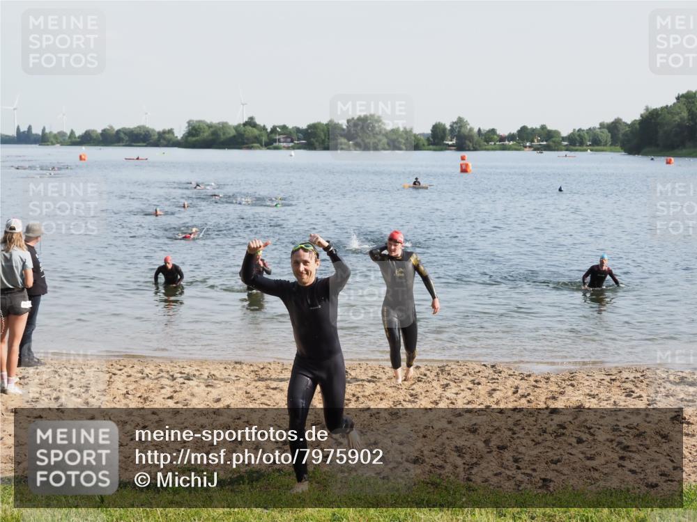 21.06.2025 - 27. Vierlanden-Triathlon MichiJ http://msf.ph/oto/7975902 15.06.2026 08:43:00 Schwimmen 18, 72, 100, 137 meine-sportfotos.de