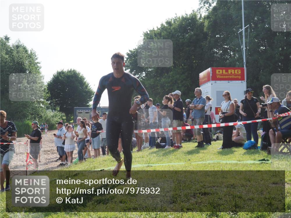 15.06.2025 - 27. Vierlanden-Triathlon KatJ http://msf.ph/oto/7975932 15.06.2025 08:32:41 Schwimmen 14, 25, 26, 38 meine-sportfotos.de