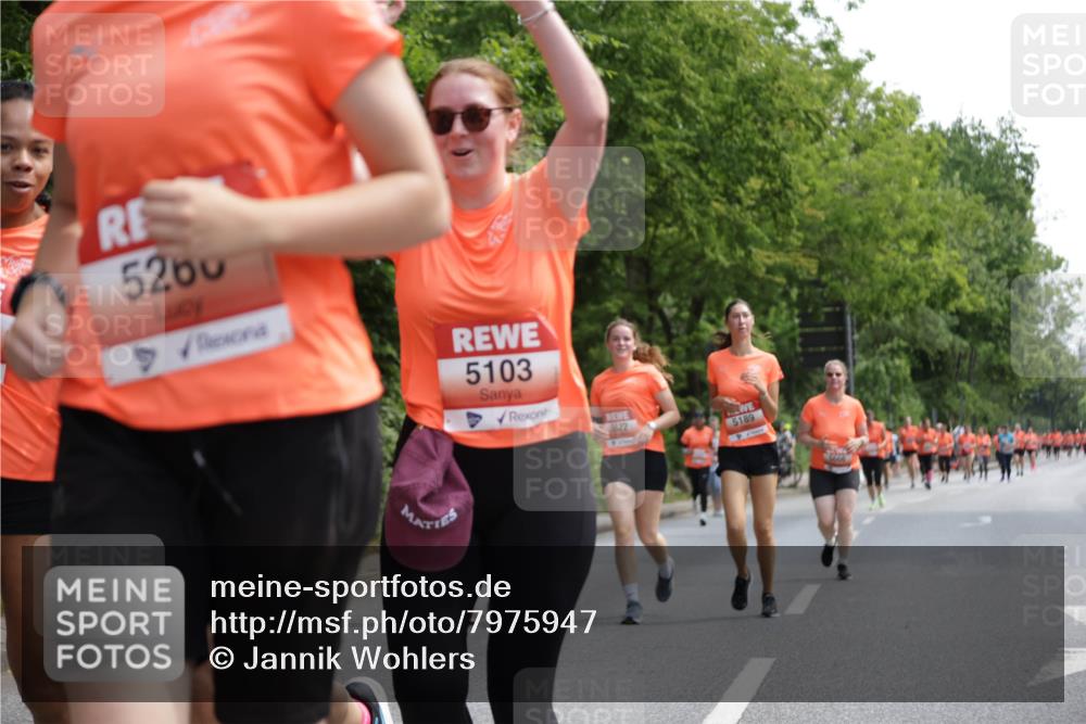 15.06.2025 - REWE Women's Run Jannik Wohlers http://msf.ph/oto/7975947 15.06.2025 10:10:28 Laufen 5260, 5103, 5622, 5189 meine-sportfotos.de