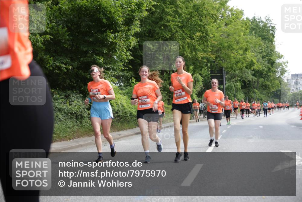 15.06.2025 - REWE Women's Run Jannik Wohlers http://msf.ph/oto/7975970 15.06.2025 10:10:29 Laufen 5324, 5522, 5189, 5666 meine-sportfotos.de