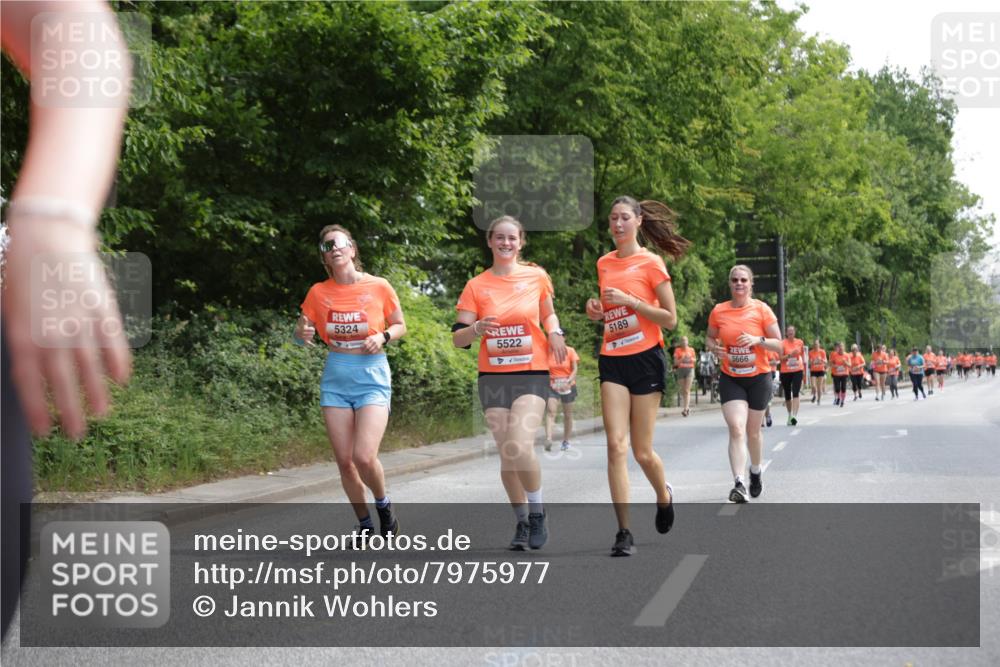 15.06.2025 - REWE Women's Run Jannik Wohlers http://msf.ph/oto/7975977 15.06.2025 10:10:29 Laufen 5324, 5522, 5189, 5666 meine-sportfotos.de